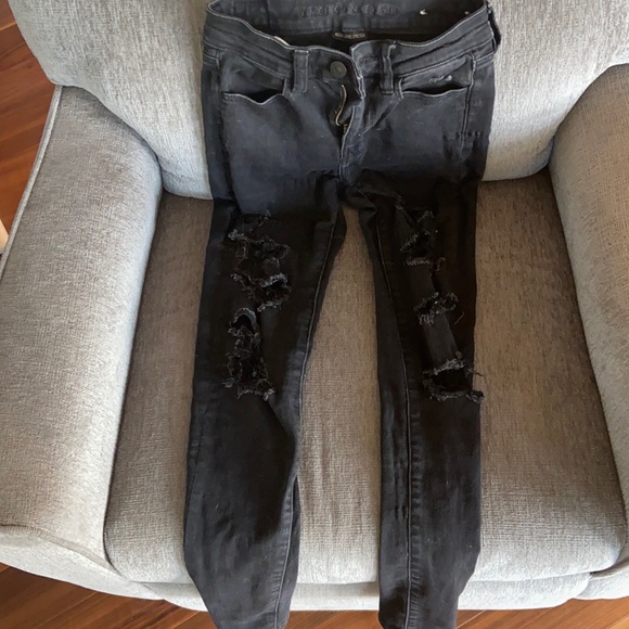 Black skinny jeans for younger girls from American Eagle Outfitters. - Picture 1 of 1